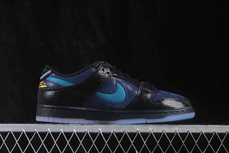 Nike SB Dunk Low Pro Skateboarding Shoes with Cushioned Collar - IQ1323-001