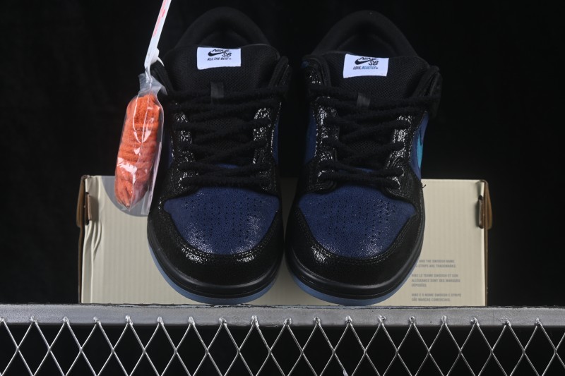 Nike SB Dunk Low Pro Skateboarding Shoes with Cushioned Collar - IQ1323-001