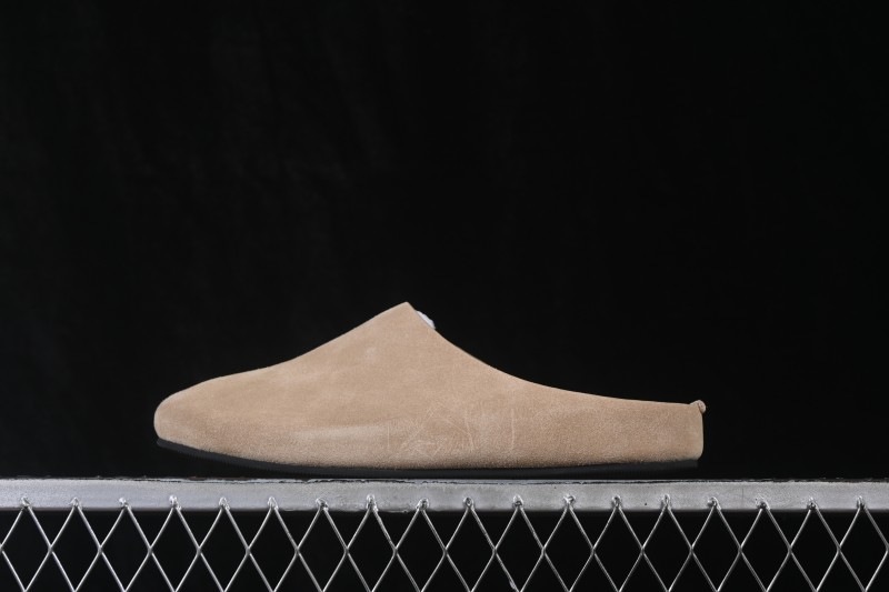 The Row Hudson Round-Toe Closed-Toe Casual Mule Slippers - SAND